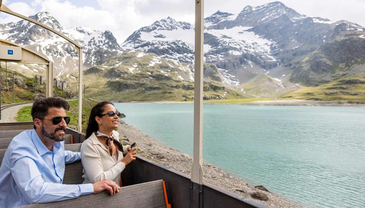 La carrozza panoramica aperta del Bernina Express