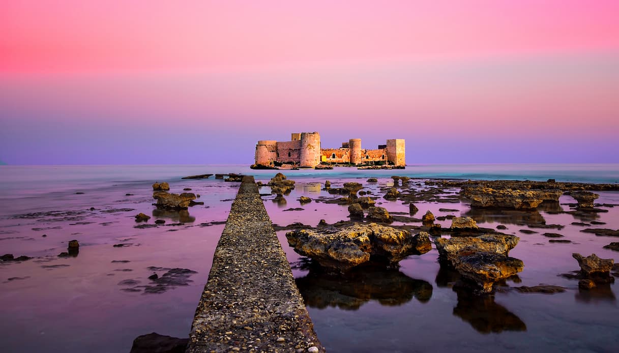 Il Castello di Kızkalesi, un antico maniero sospeso sul Mediterraneo turco