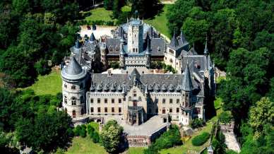 Il fiabesco Castello di Marienburg, tra storia reale e panorami incantevoli della Bassa Sassonia