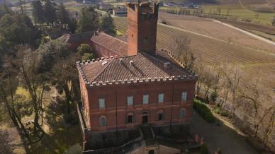 Il Castello di Uviglie apre le porte per celebrare l’arrivo della primavera e diventa il simbolo del Monferrato