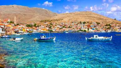 Chalki, l’isola color pastello del Dodecaneso dove il tempo non esiste