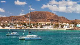 Viaggio a Corralejo, tra dune bianche e vento oceanico: il nord di Fuerteventura che sorprende