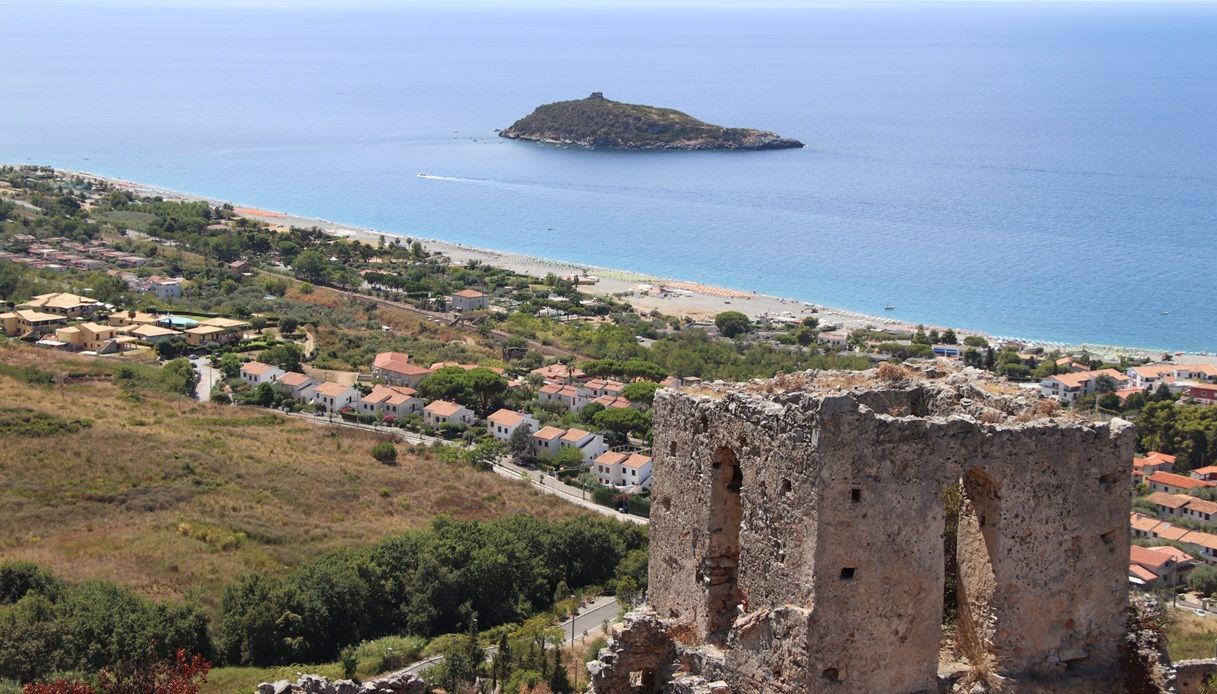 La spiaggia di Diamante, dove hanno girato "Il bene comune"