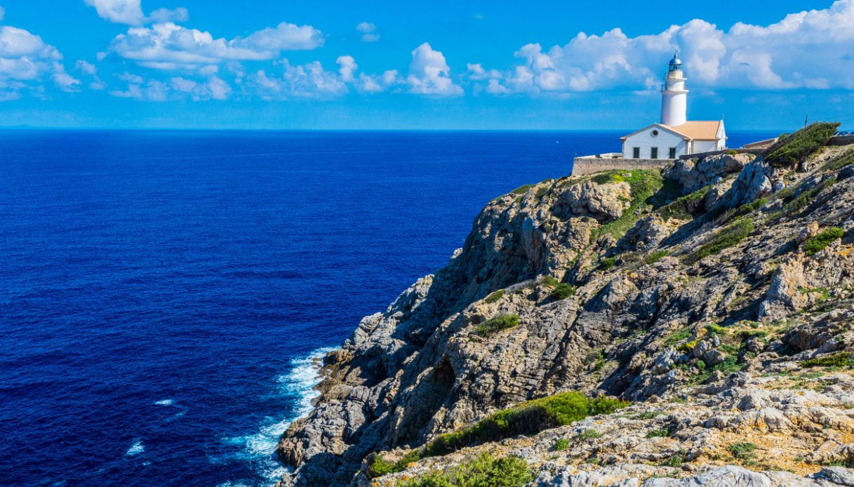 Panorama con faro vicino a Cala Rajada, Maiorca