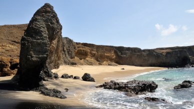 Fogo, l’isola che brucia e resiste tra lava, vigneti estremi e villaggi rinati sotto il vulcano