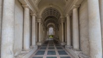 L’illusione infinita del Borromini: la Galleria Prospettica di Palazzo Spada che inganna lo sguardo
