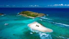 Isole dei Caraibi raggiungibili soltanto via mare, tra baie segrete e approdi che sanno di libertà