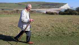 Re Carlo III ha inaugurato il percorso costiero più lungo del mondo