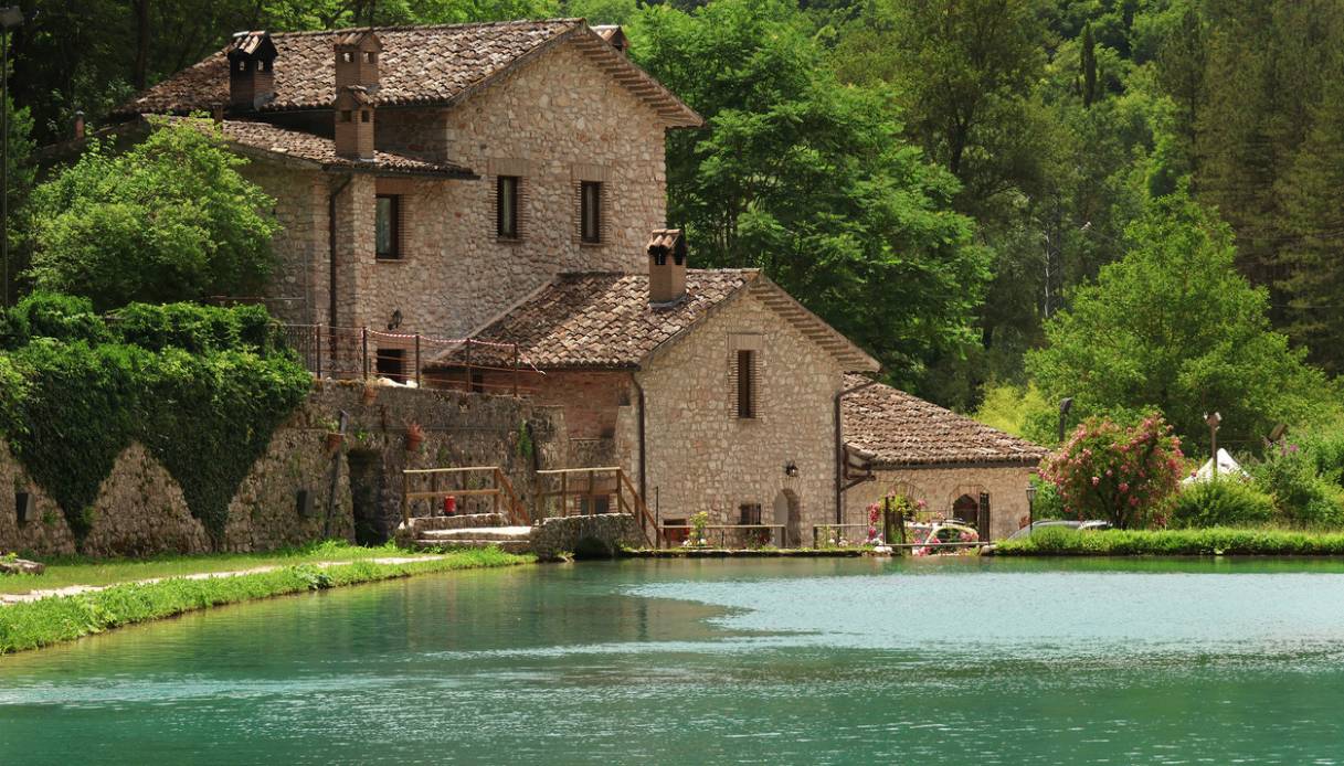 Loch Ness italiano, Sellano