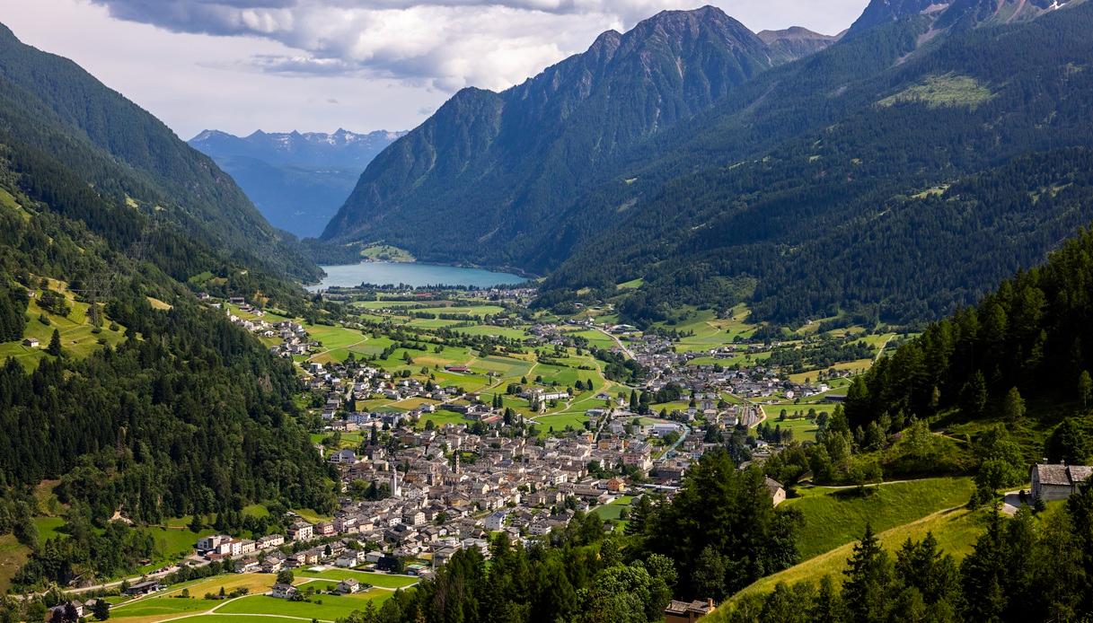 Poschiavo, una delle fermate del Trenino Rosso del Bernina
