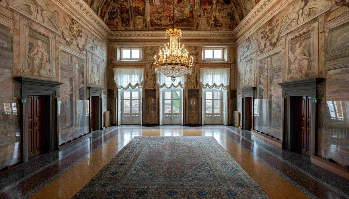 L'elegante e raffinato salone di Villa Pallavicino delle Peschiere, Genova, Liguria