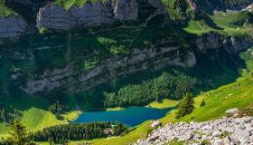 Tutta la purezza del Seealpsee, lo specchio turchese tra le pareti dell’Appenzello
