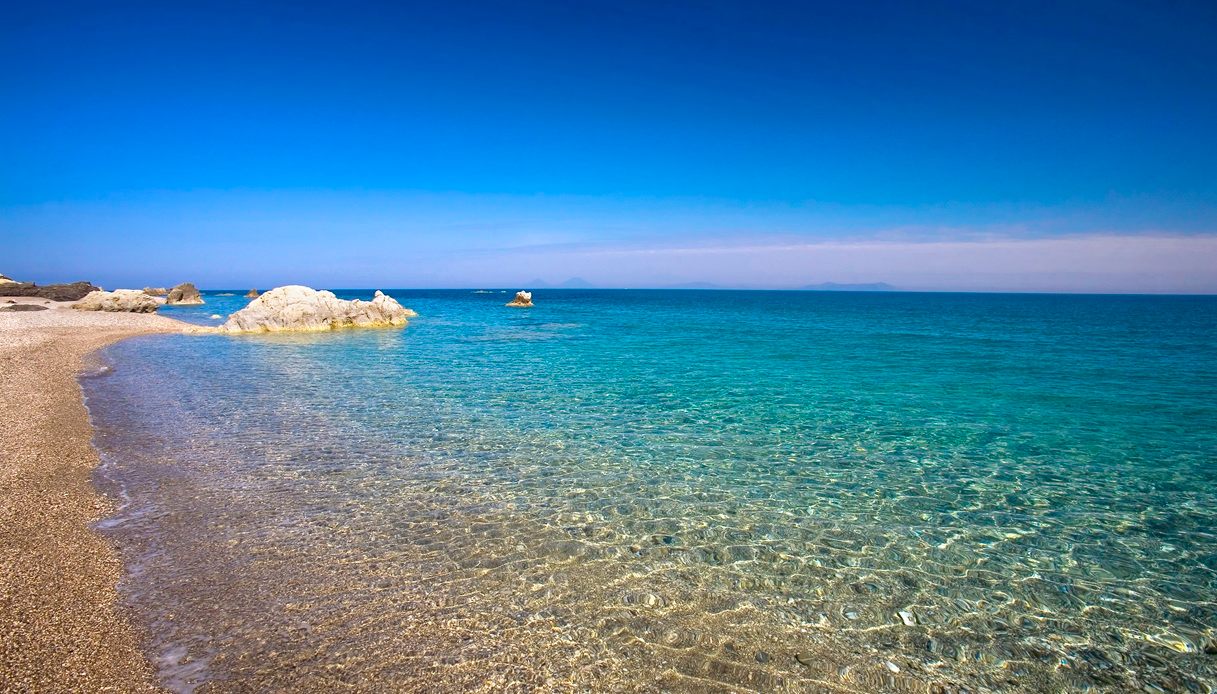 La spiaggia cristallina di San Gregorio, a Capo d'Orlando