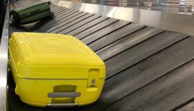 Tra aerei e bagagli smarriti, ecco cosa perdiamo più spesso (e gli oggetti più strani)