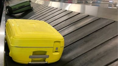 Tra aerei e bagagli smarriti, ecco cosa perdiamo più spesso (e gli oggetti più strani)