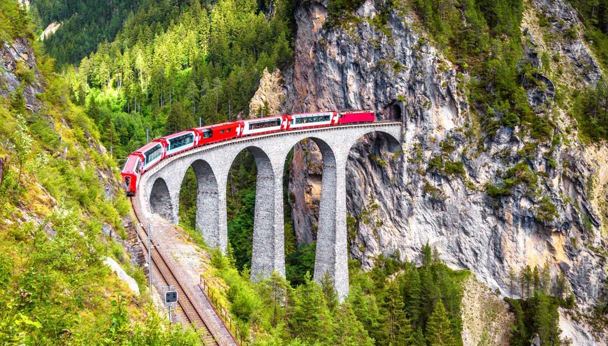 A bordo del Bernina Express nasce la Pullman Class: esperienza unica sul Trenino Rosso più celebre