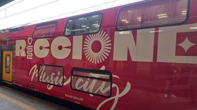 Un treno che racconta Riccione: ecco il progetto “Music City” su rotaia