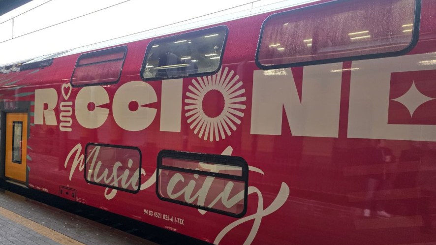 Un treno che racconta Riccione: ecco il progetto “Music City” su rotaia
