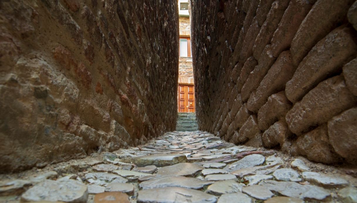 Il vicolo di via Francesco Lunerti 14 a Ripatransone