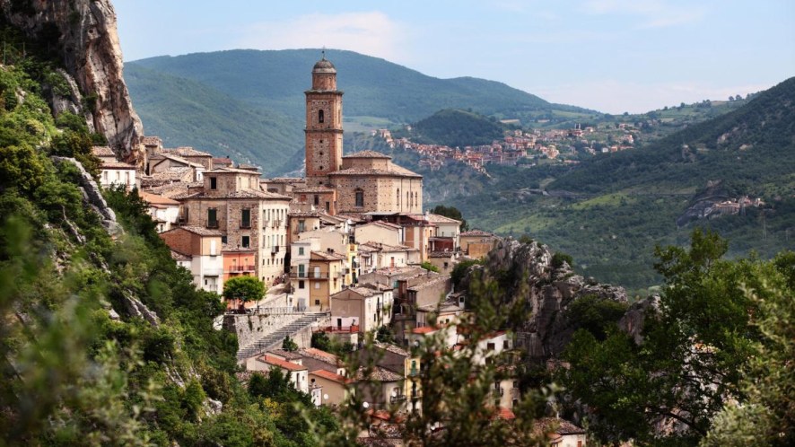 Villa Santa Maria, il borgo abruzzese che ha insegnato all’Europa l’arte del banchetto