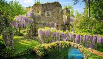 Riapre il Giardino di Ninfa, il parco romantico del Lazio pronto a una nuova stagione di fioriture