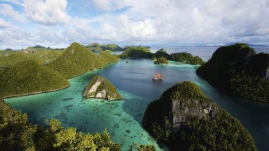 Wayag, il labirinto di pietra e acqua nel cuore remoto dell’Indonesia