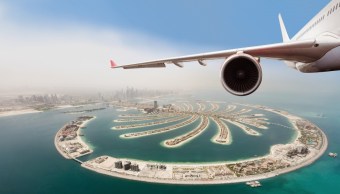 I prezzi dei voli verso l'Asia sono saliti alle stelle: gli effetti della guerra in Medioriente