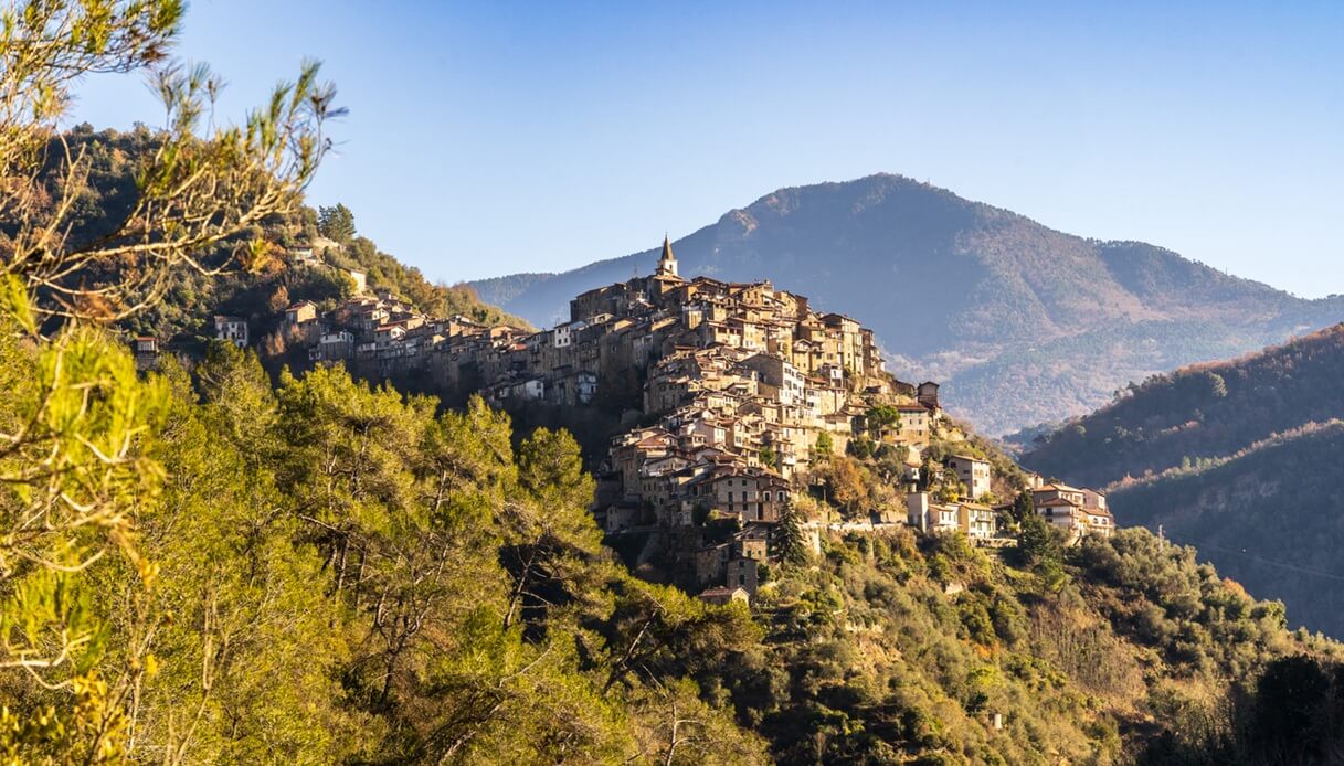 apricale borghi italiani primavera