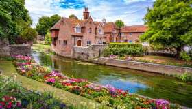 Voli per Londra da 25 euro: tre mete per scoprire il fascino della campagna inglese con Vueling