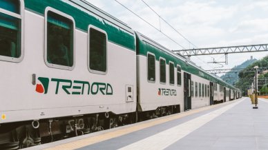 Verso i laghi di Como e Maggiore in treno, un viaggio lento e sostenibile con Trenord