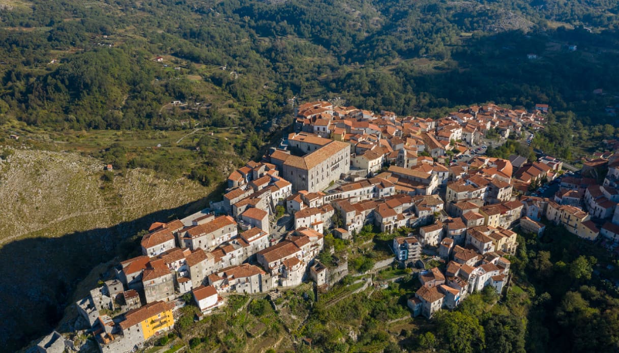 Aieta Il paese da raggiungere leggendo Duramadre