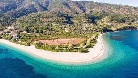 Alonissos, l’isola remota delle Sporadi che vive di silenzi e vento salato