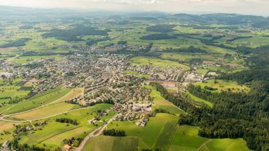 La Svizzera premia la pianura della Lorze come Paesaggio dell’anno 2026