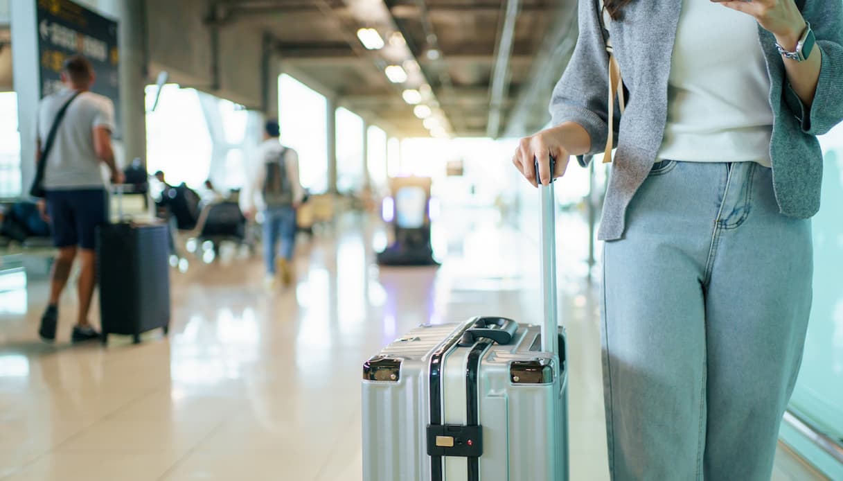 Lufthansa elimina il bagaglio a mano gratuito: le compagnie aeree coinvolte