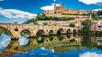 Béziers, la Città Indomita tra vigne, pietra chiara e chiuse d’acqua nel cuore dell’Occitania