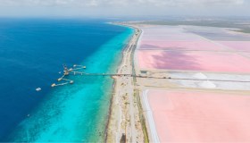 Bonaire, l’isola dei Caraibi a forma di boomerang tra saline rosa, vento costante e silenzi antichi