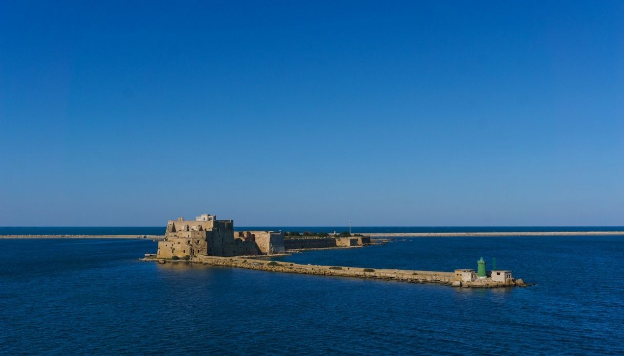 Castello Alfonsino di Brindisi, il gioiello antico che sembra galleggiare sul mare
