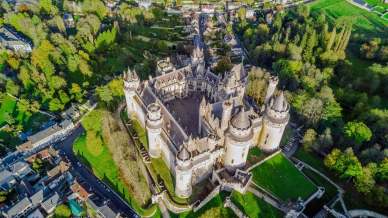 Castello di Pierrefonds, la fortezza dei Nove Prodi scelta dal cinema per film e serie Tv celebri