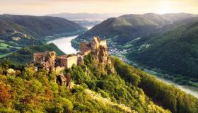 Castello di Aggstein in Austria, un vero e proprio gigante di pietra che domina il Danubio