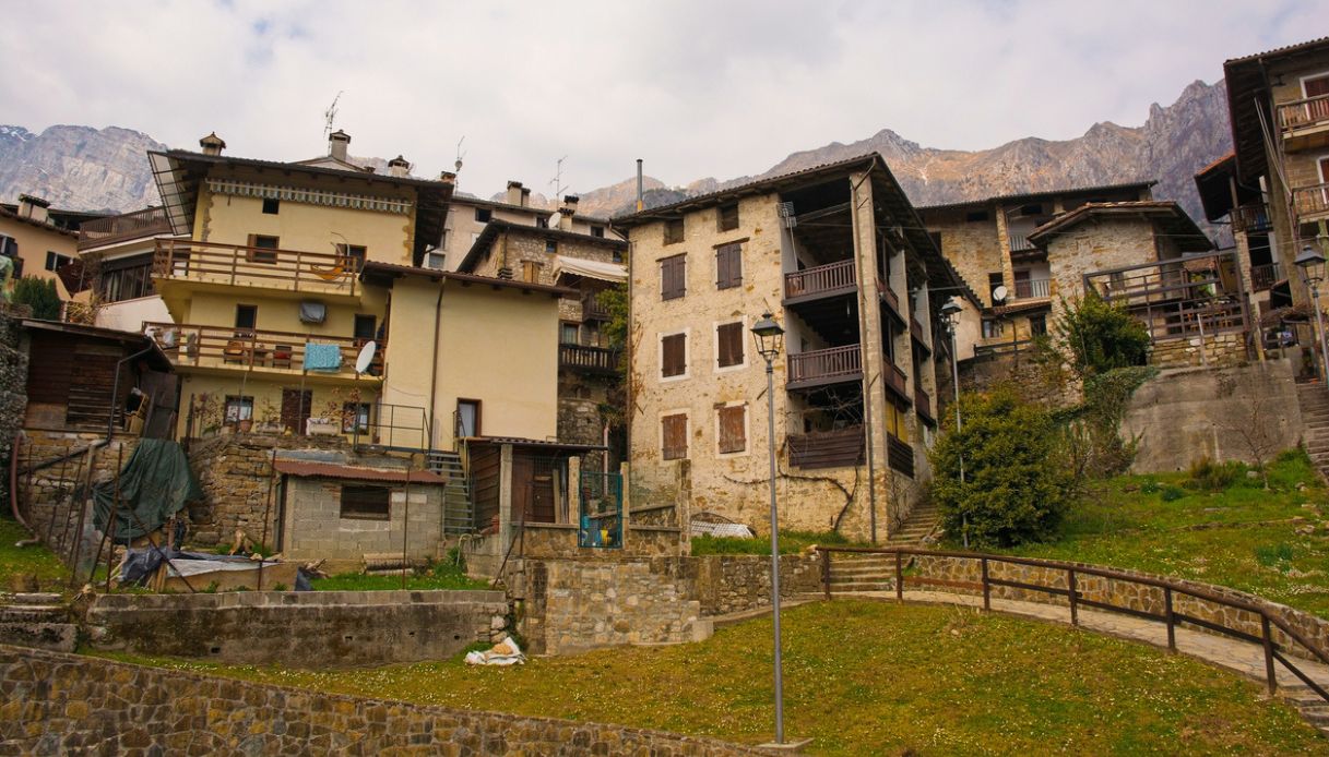 Scorcio del villaggio alpino di Poffabro, Friuli Venezia Giulia