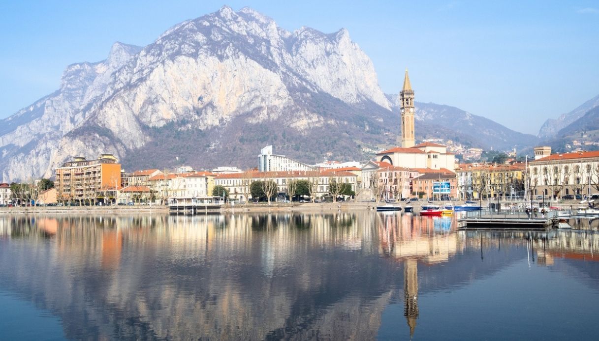 L'incantevole Lecco affacciata sul lago