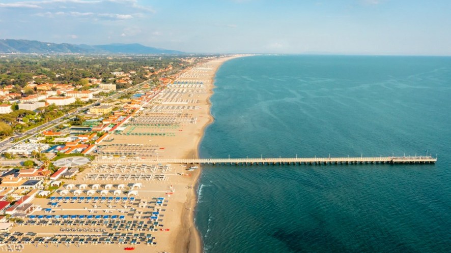 La Versilia è la costa toscana che conquista Forbes: perché attrae sempre più viaggiatori