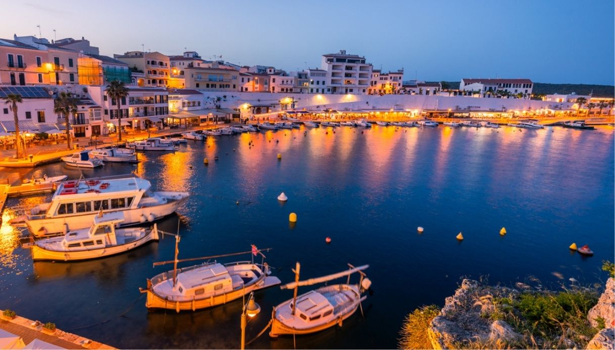 Minorca, il porto la sera