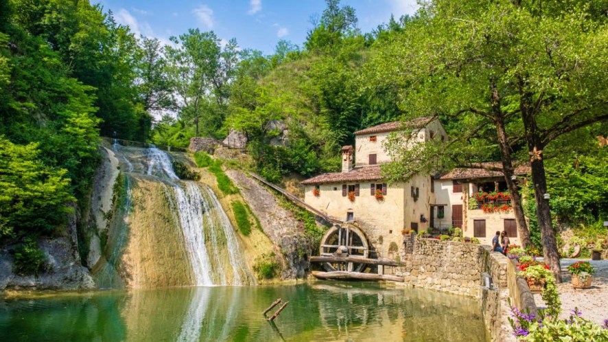 In Veneto c’è un luogo che racconta secoli d’acqua: il fiabesco Molinetto della Croda