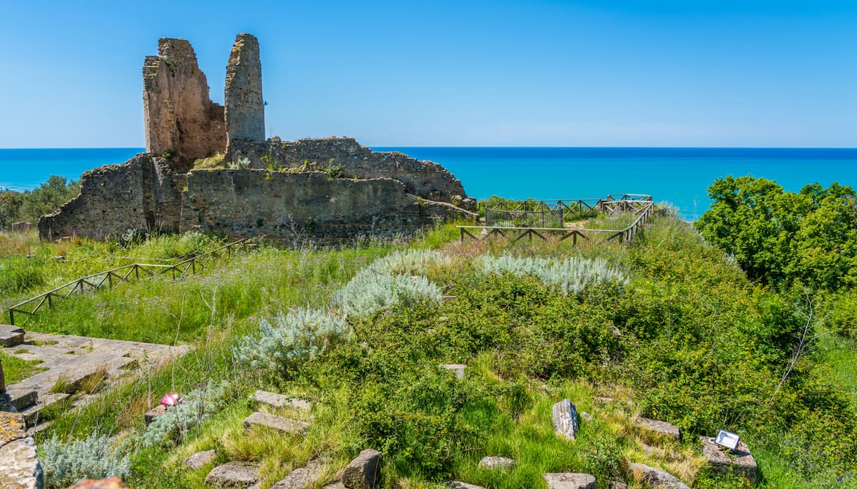 https://siviaggia.it/wp-content/uploads/sites/2/2026/04/Parco-archeologico-di-Velia-Cilento-1.jpg