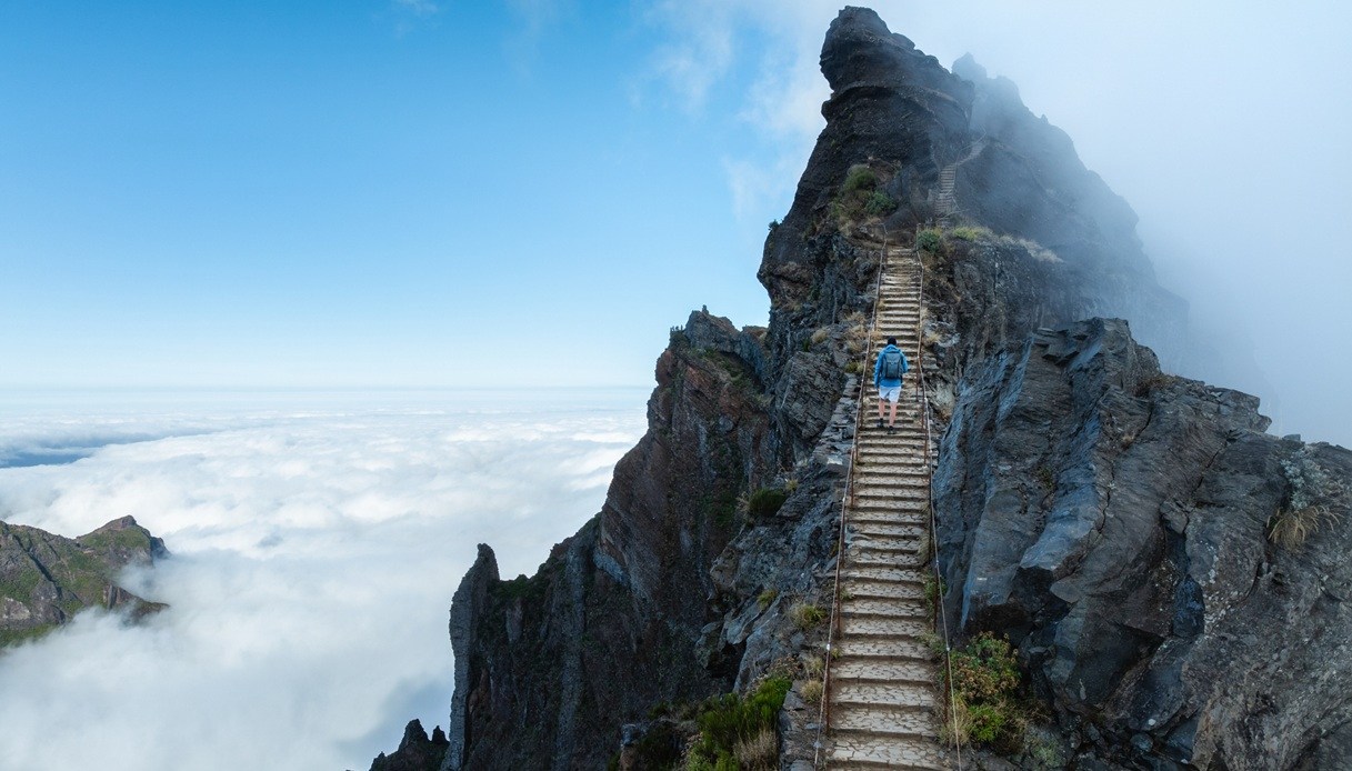 Panorami tra le nuvole del percorso PR1 Vereda do Areeiro 