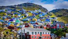 Perché organizzare un viaggio a Qaqortoq, il villaggio colorato della Groenlandia