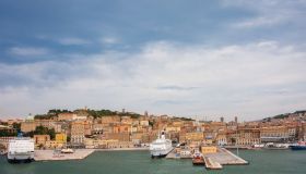 Non solo aerei: la crisi carburante mette a rischio anche i traghetti