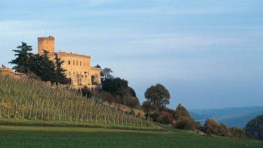 Castello di Tabiano: dove la pietra diventa racconto e il paesaggio ricorda un’altra epoca