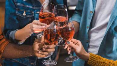 Italiani sempre più amanti dell’enoturismo: lo studio